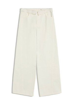 Pantalon blanc à jambes larges et taille haute avec passants de ceinture, poches avant et fermeture avant dissimulée, étendu à plat sur fond blanc.