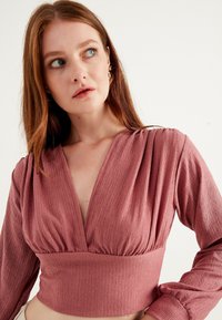 Herita SHOULDER RUFFLE DETAILED WITH FRONT - Camicetta - pink