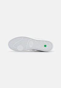 New Balance CT300 UNISEX - Sapatilhas - grey/white
