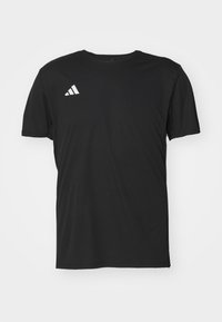 Camiseta negra de manga corta hecha de un tejido ligero, con un cuello redondo y un logo blanco de Adidas en el lado izquierdo del pecho.