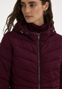 Lauren Ralph Lauren CHEVRON-QUILTED HOODED JACKET - Zimski kaput - pinot noir