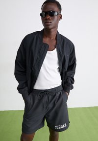 Jordan M J ESS STMT LTWT RNGD - Bomberjakke - black