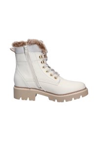 Botín de piel blanca hasta el tobillo con borde de piel sintética, ojales dorados, cordones decorativos y suela gruesa beige; con cremallera lateral para una fácil puesta.