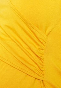Envie de Fraise FRANCINE - T-shirt estampada - mustard