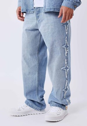 Project X Paris, JEAN REGULAR LARGE À EMPIÈCEMENTS POLARIS - Jean coupe décontractée - bleu jean délavé moyen