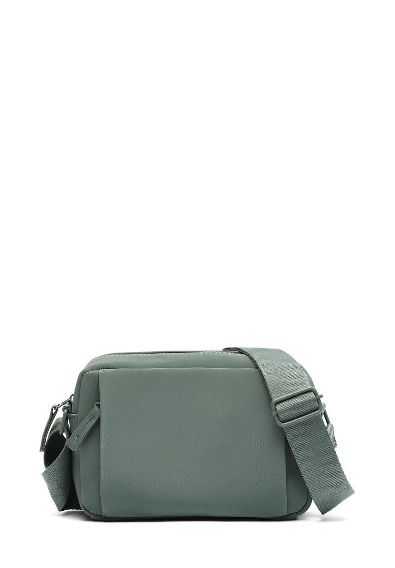 Borsa a tracolla verde realizzata in materiale liscio e opaco. Forma boxy con tracolla rimovibile, chiusura con zip e design minimalista.
