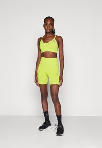 Puma MOVE SHAPELUXE SEAMLESS - Športová podprsenka s nízkou podporou - lime pow