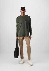 Belstaff LONG SLEEVE - Hosszú ujjú felső - tile green