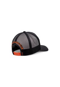 Melnā un oranžā snapback cepure ar sietu mugurējā daļā, izliekts vizieris un oranžā krāsā izšūts teksts "PATCHING CLUB" aizmugurē.