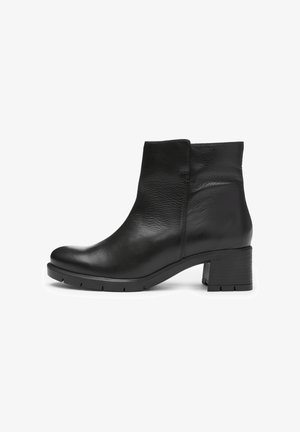 Schwarze Leder-Ankle-Boots mit abgerundeter Zehenpartie, niedrigem Blockabsatz, strukturiertem Finish und minimalen Nähdetails an der Seite.