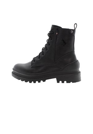 Stivali alla caviglia in pelle nera con suola robusta, design con lacci e dettagli del logo prominenti. Presentano una finitura testurizzata e un tallone rinforzato.