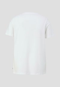 Witte katoenen T-shirt met korte mouwen en een ronde hals. Kenmerkend is de iets losse pasvorm en een klein labeldetail op de zijzoom.