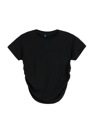 Czarny t-shirt z krótkim rękawem i okrągłym dekoltem, z delikatnym marszczeniem po bokach, prezentowany na białym tle.