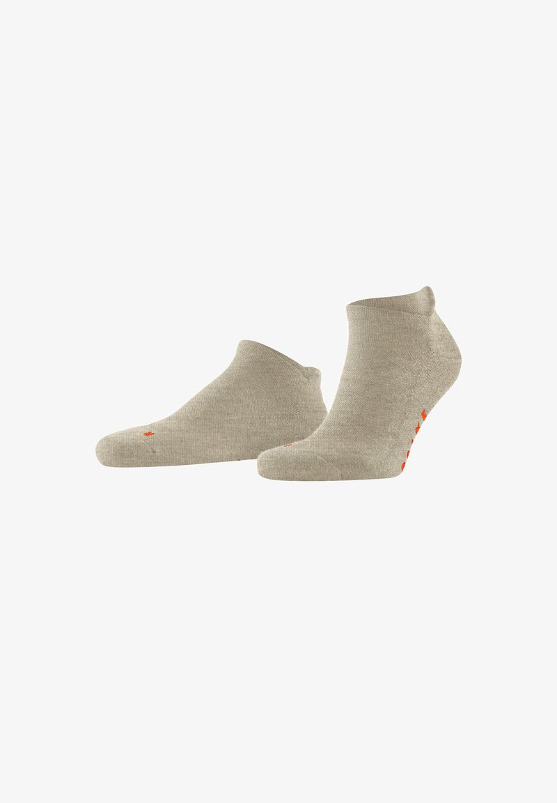 Beige Knöchelsocken aus strukturiertem Stoff, mit nahtlosem Bündchen und orangefarbenen Akzenten an Ferse und Zehen.