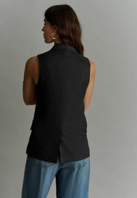Next LINE - REGULAR FIT - Liivi - black
