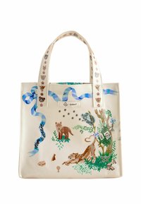 Cremefarvet tote taske med dyreillustrationer, dekorative bånd, grønne blade og subtile mønstre. Robuste håndtag til bæring.