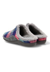 Par de zapatillas sin talón con tejido a cuadros multicolor, forro de piel sintética gris y suelas de goma negras vistos desde atrás y de lado.