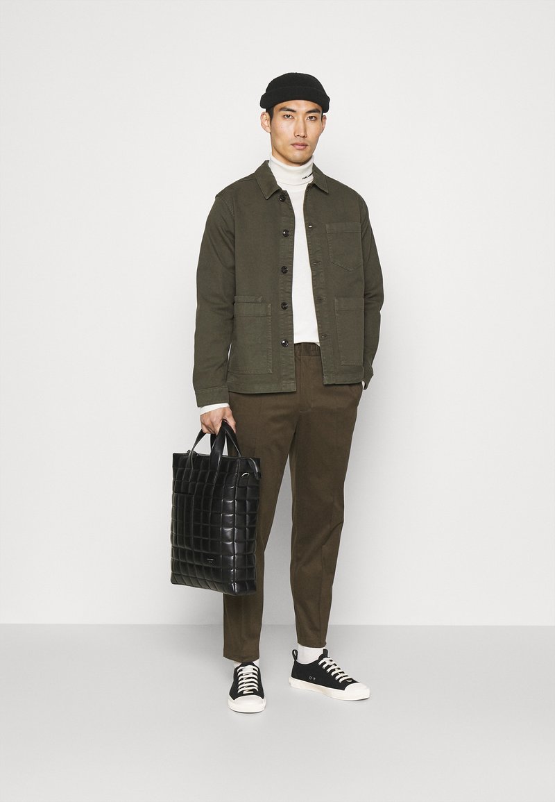 Herren T-shirts & Polos | J.LINDEBERG WORK OVERSHIRT Hemd seaweed green/dunkelgrün - UP06390 Herren T-shirts & Polos | J.LINDEBERG WORK OVERSHIRT Hemd seaweed green/dunkelgrün - UP06390
