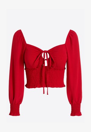 Czerwony krótki top z elastycznego materiału, posiadający marszczony dół, długie rękawy oraz zawiązywane z przodu otwarcie.