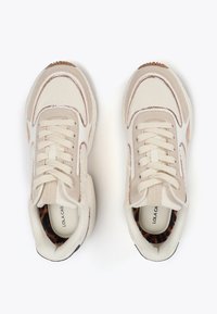 LOLA CASADEMUNT Tenisky - off white