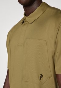 Peak Performance POCKET - Polo - snap green