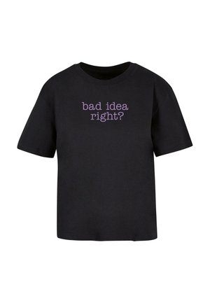 Schwarzes T-Shirt in lockerer Passform mit kurzen Ärmeln. Vorn steht in einer einfachen Schriftart der lila Text "schlechte Idee, oder?".