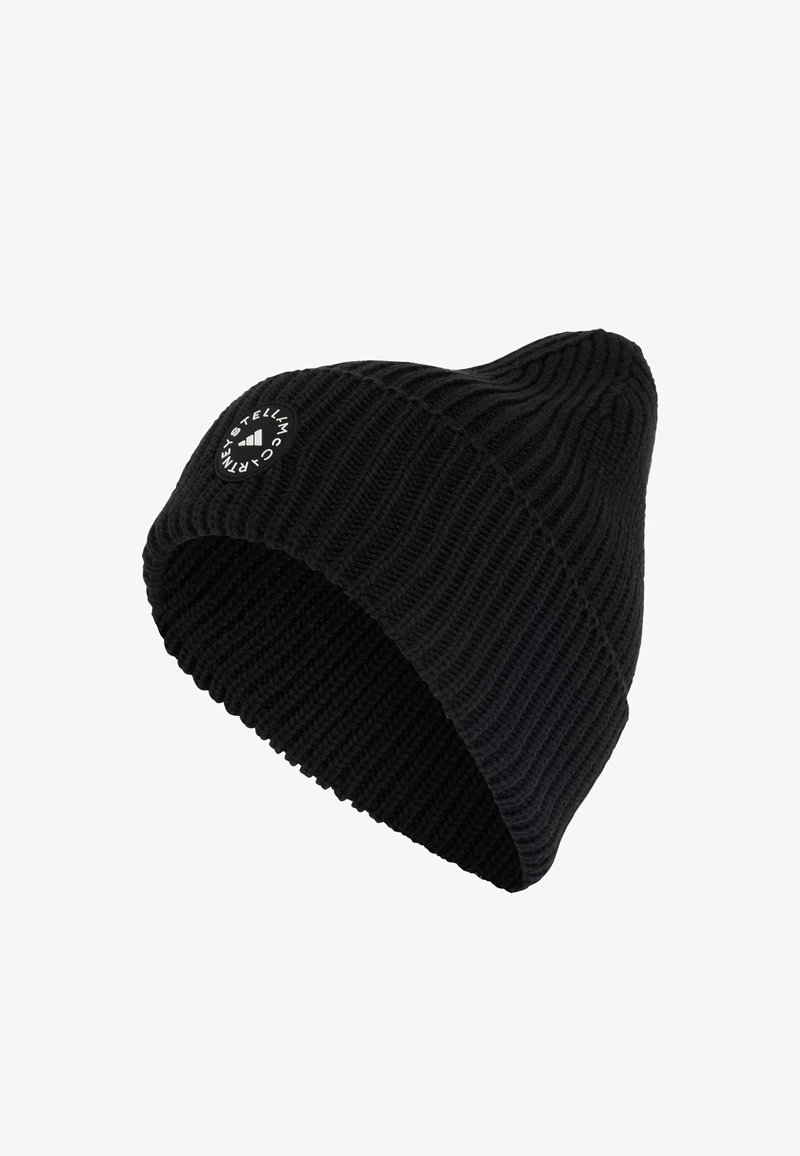 Gorro de malha preto com nervuras texturizadas. Apresenta um pequeno patch de logo redondo perto da borda. Tecido suave, forma ligeiramente estruturada.