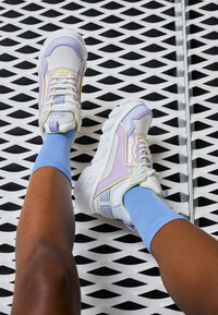 Não selecionado, white/multicolor