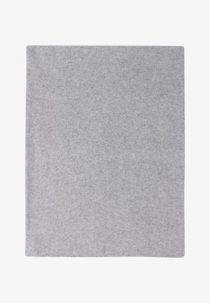 Zacht lichtgrijs rechthoekig stof met een gladde oppervlakte en subtiele gebreide textuur, gelijkmatig plat gelegd tegen een witte achtergrond.