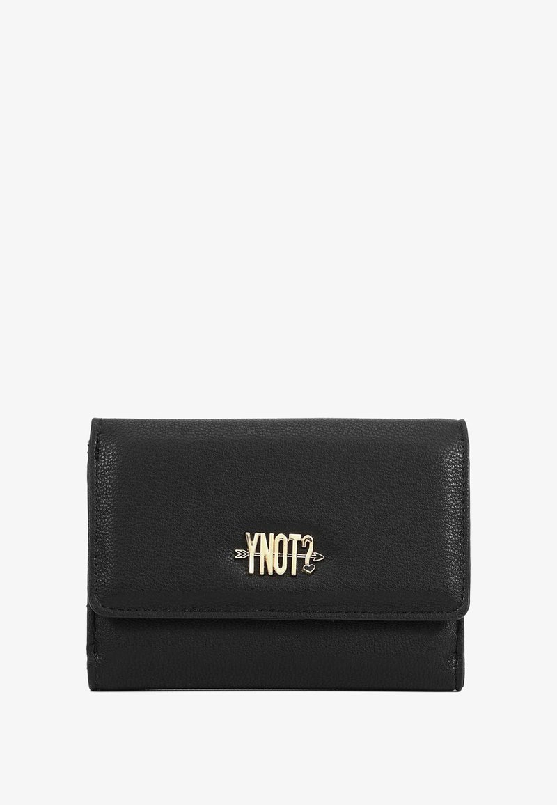 Portafoglio in pelle nera con finitura testurizzata, caratterizzato da un logo dorato "YNOT?" sul davanti e un design a tre pieghe con chiusura a scatto.