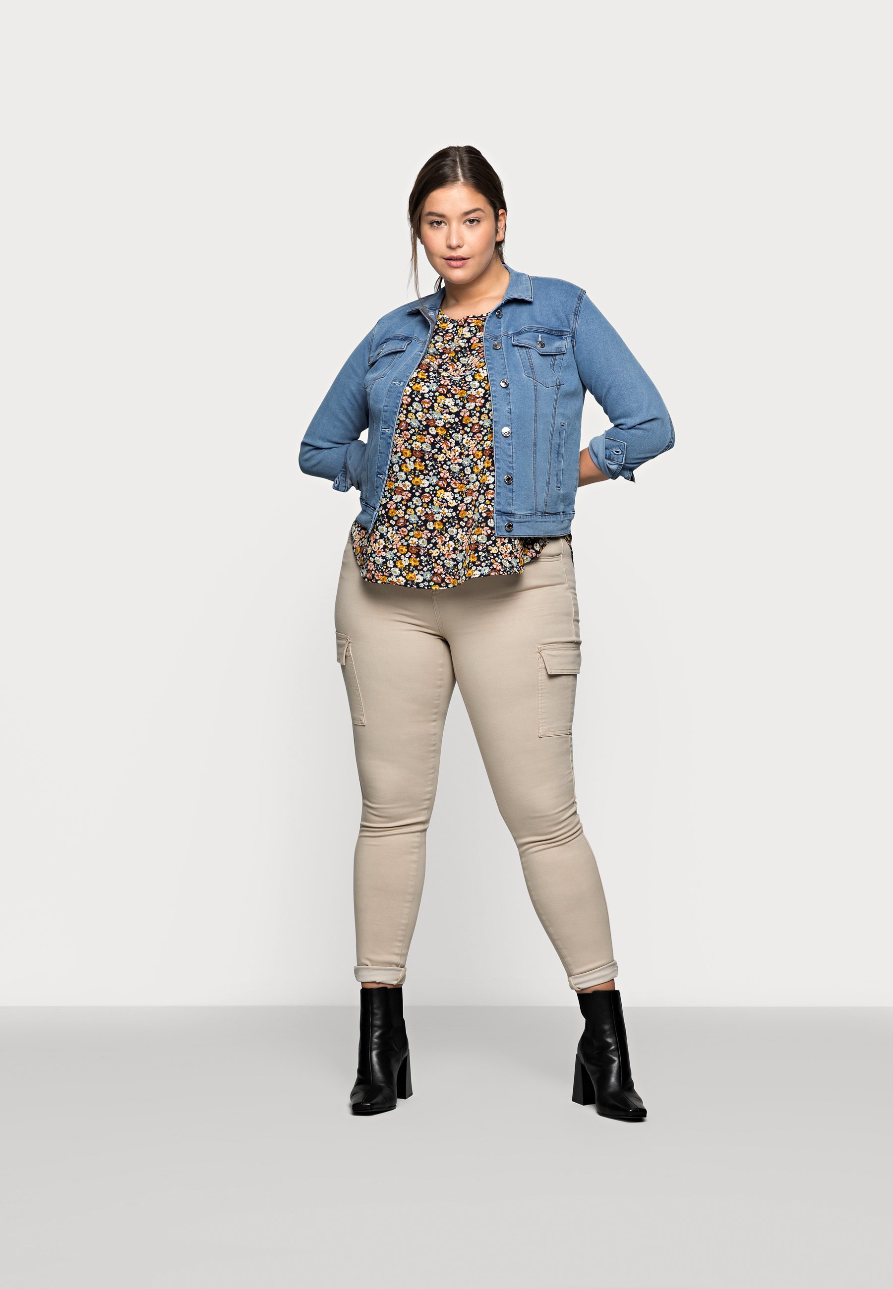 Vero Moda Curve VMHOT SOYA JACKET - Džinsinis švarkelis - light blue denim/šviesiai  mėlyno džinso - Zalando.lt