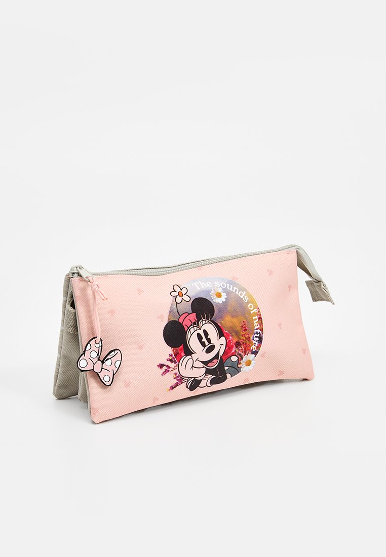 Funda de lápices de tela rosa con cremallera, que presenta un gráfico de un personaje de dibujos animados, acentos florales y el texto "Los sonidos de la naturaleza."