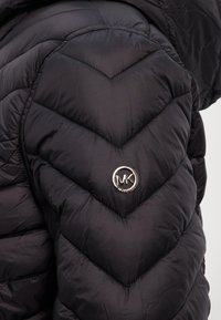 MICHAEL Michael Kors REVERSIBLE LOGO PACKABLE - Lengva striukė - black