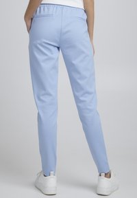 ICHI KATE - Teplákové kalhoty - chambray blue