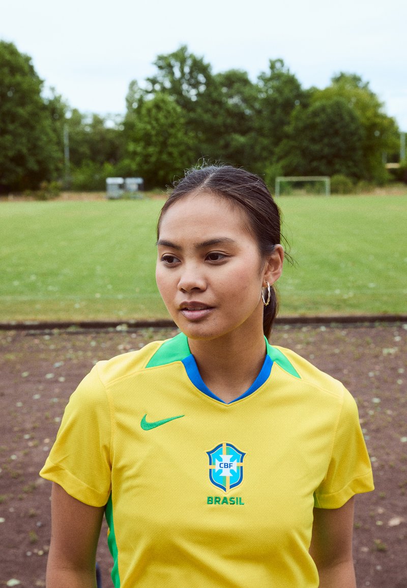 Nike Performance - BRASIL CBF STADIUM SHORT SLEEVES HOME - Football shirt - lightening/green spark, Enlarge