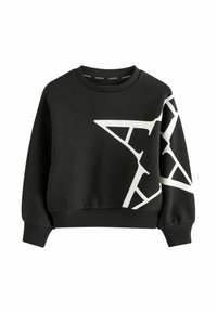 Svart kortärmad tröja med lång ärm, med ett stort vitt geometriskt mönster på framsidan och en ribbad halsringning och nederkant.