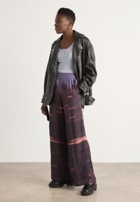 Lacoste Auduma bikses - neva purple