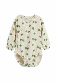 Ljusbeige nyfödd bodysuit med långa ärmar, med ett mönster av gröna äpplen. Tillverkad av mjuk bomull och har tryckknappar i botten.
