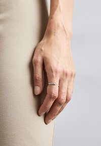 MASSAI BAGUE - Sõrmus - silver-coloured