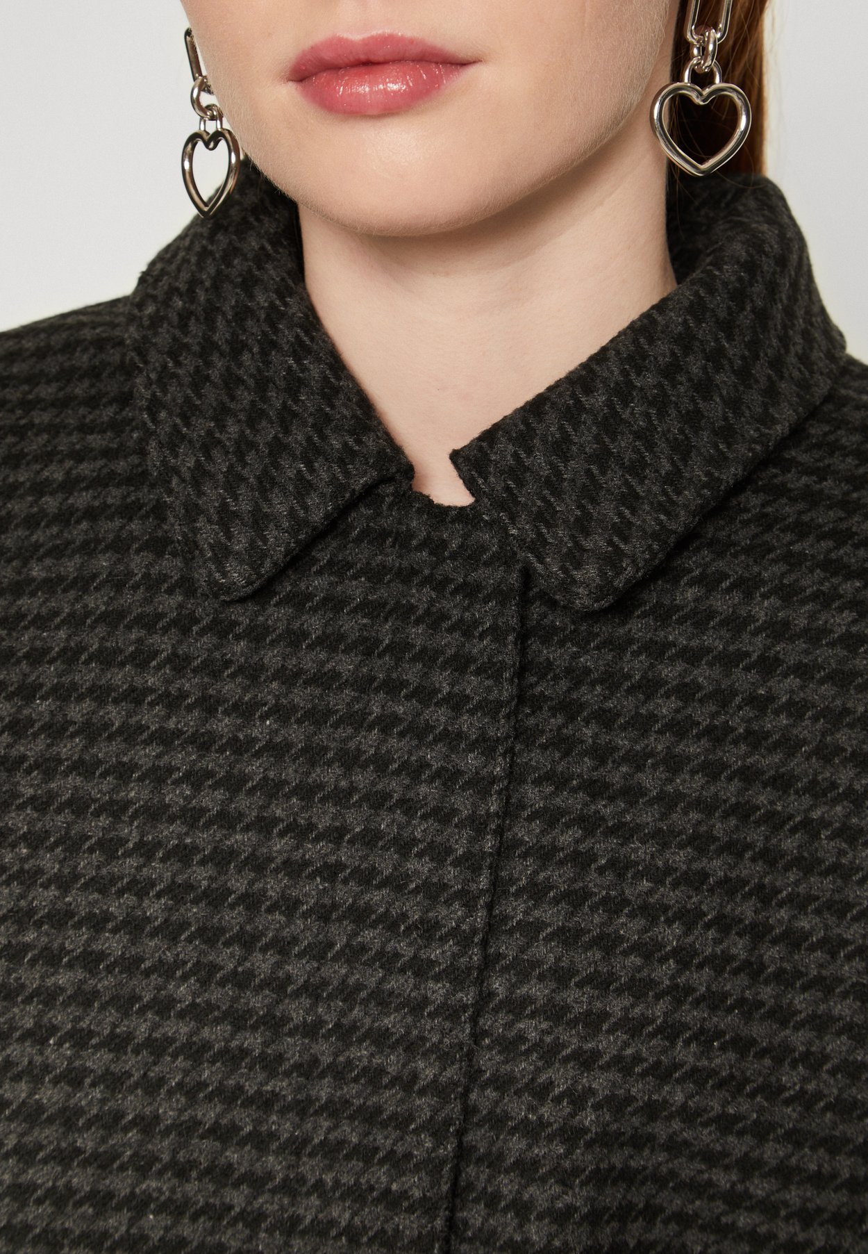 ONLELLA SHORT CHECK JACKET