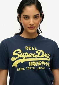 Superdry & Co VINTAGE LOGO NEON - Camiseta estampada - eclipse navy