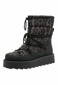 Sorte og brune leopardprint støvler med polstret skaft, snøredetaljer og en tyk, rippet sort platformsål. Tekstureret stofmateriale.