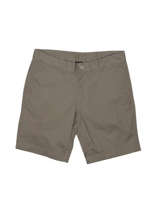 Shorts pour hommes couleur kaki à motif, avec fermeture par bouton et fermeture éclair, passants pour ceinture et poches latérales, sur fond blanc.