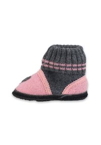 Gebreid schoentje in grijs en roze vilt, met geribbelde kraag, roze accenten en zwarte zool. Heeft diagonale stiksels en een gegarandeerd patroon.