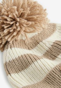 Next Bonnet - neutral stripe