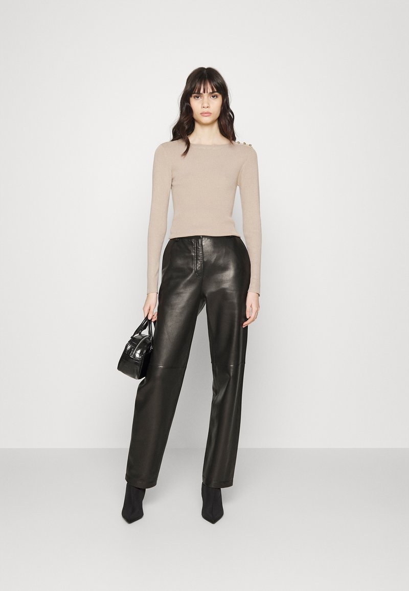 Damen Strickjacken | JDY JDYPLUM O NECK BUTTON Strickpullover simply taupe/taupe - GN10506 Damen Strickjacken | JDY JDYPLUM O NECK BUTTON Strickpullover simply taupe/taupe - GN10506