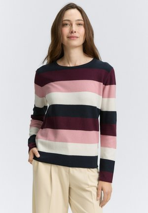 Pull en tricot à manches longues avec des rayures horizontales bordeaux, rose, crème et marine. Encolure ronde classique et coupe décontractée.