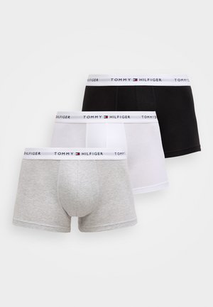 Set di tre boxer da uomo in grigio, nero e bianco. Realizzati in morbido cotone con una cintura elastica con il logo "TOMMY HILFIGER".