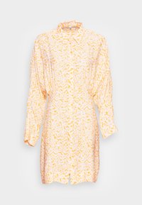 Vestido camisola com padrão laranja e amarelo, colarinho, mangas bufantes longas e fecho frontal com botões; tecido leve, corte descontraído.