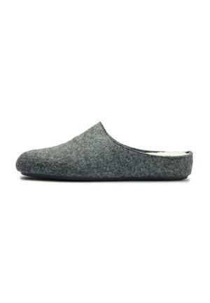 Grey felt slip-on slipper with closed toe and low back, featuring soft indoor sole and cozy inner lining.